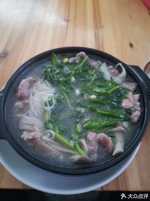 砂锅平菇滑肉米线图片