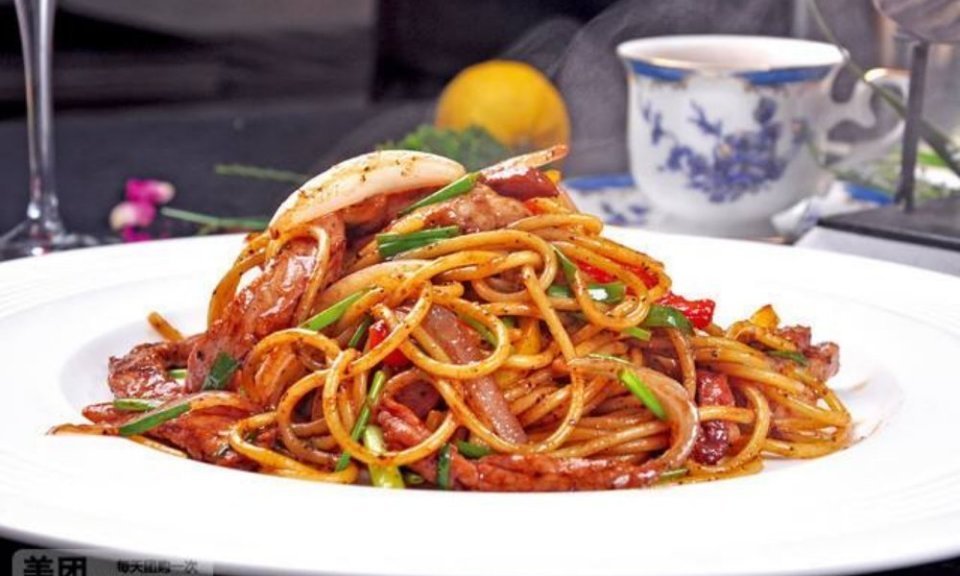 三丝炒意面图片