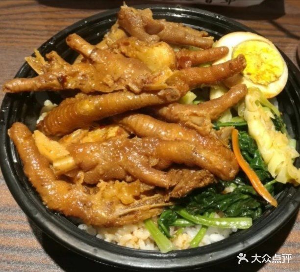 卤鸡爪饭图片