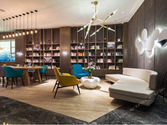 济南解放路亚朵轻居酒店