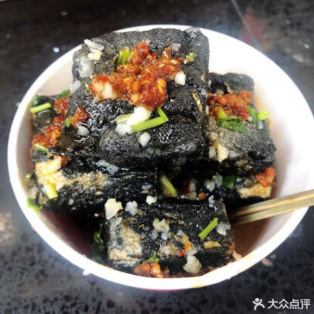 黑色經典老長沙臭豆腐勒泰中心店