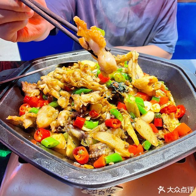 紫苏炭烧牛蛙平锅图片