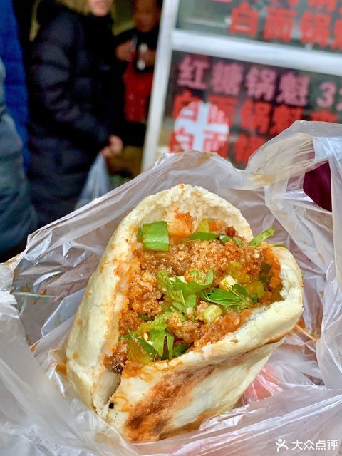 白面锅盔夹粉蒸牛肉图片