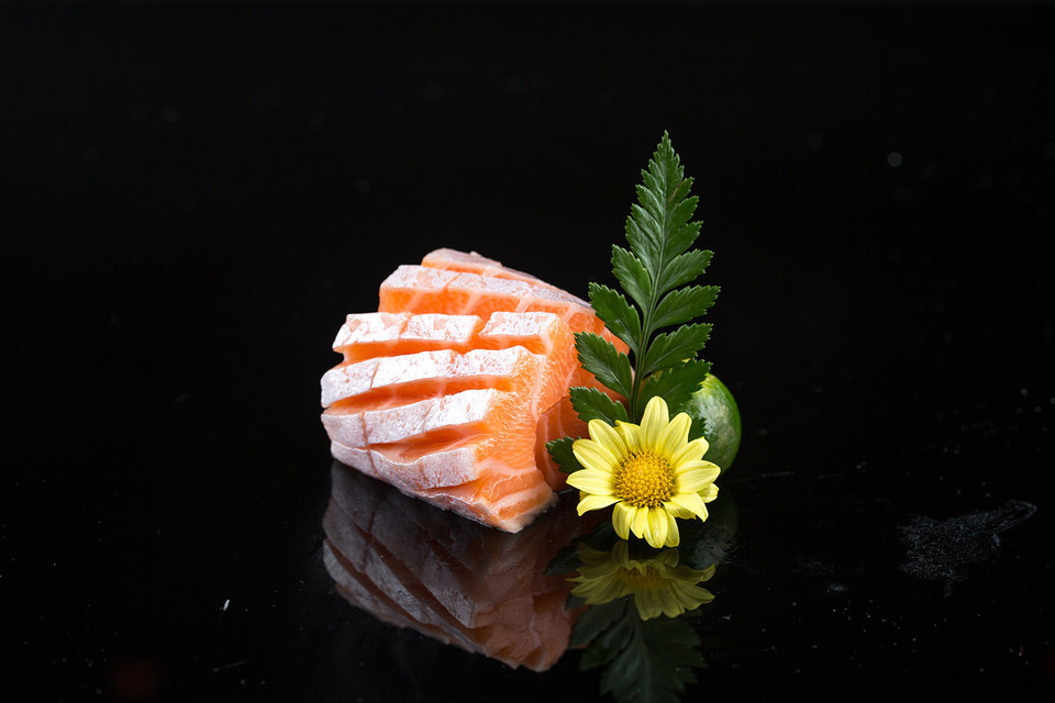 三文鱼腩刺身图片