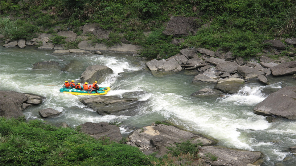            凤凰万溶江漂流起漂点