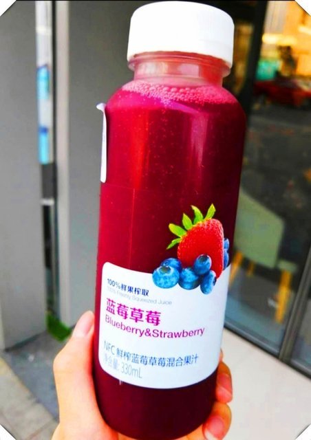 蓝莓草莓混合果汁图片