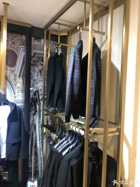 团结西街马迪奥男装