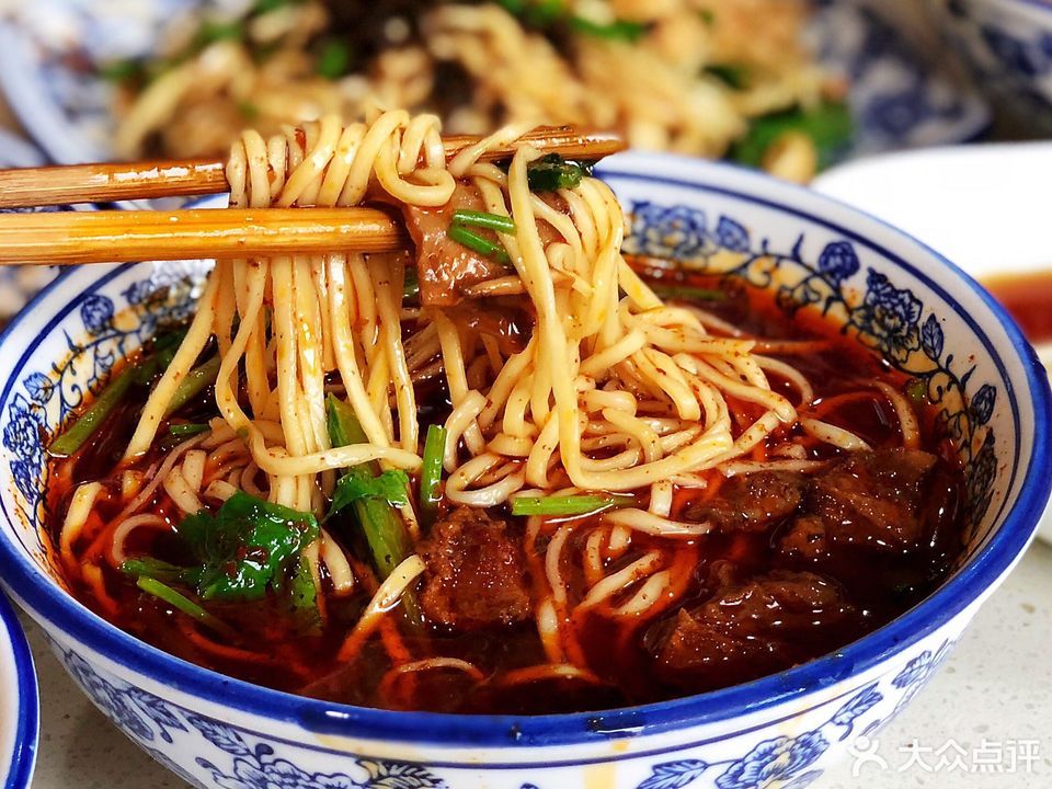 双椒牛肉面图片