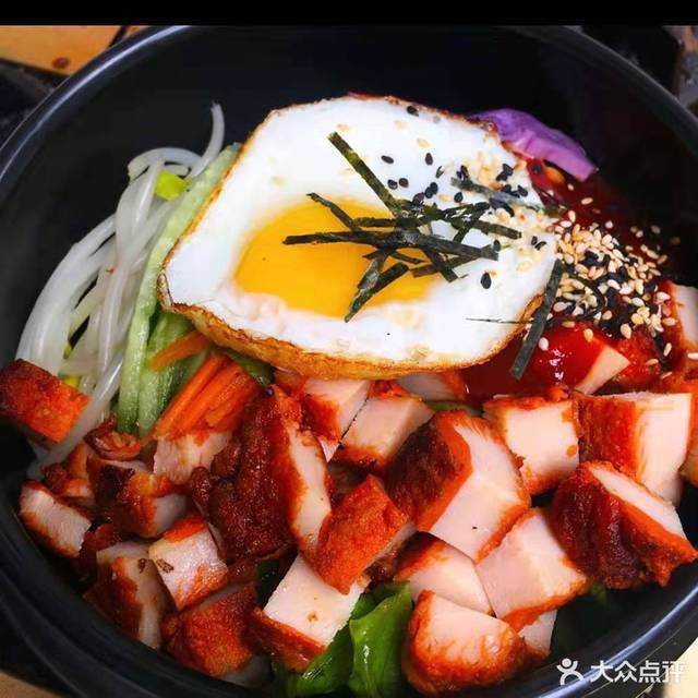 奥尔良鸡肉石锅拌饭图片