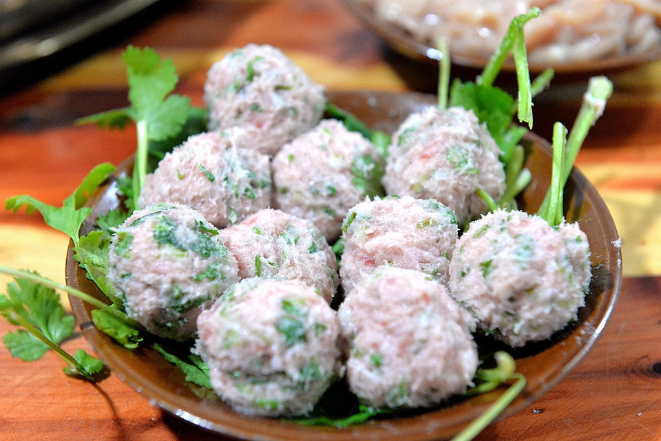 钟祥市郢中镇龟鹤池(八角亭正对面)标签:推荐菜:香菜丸子虾滑辣锅分类