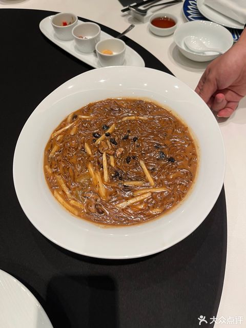 推荐菜:台州新荣记大酒店位于台州市椒江区台州经济开发区中心大道411