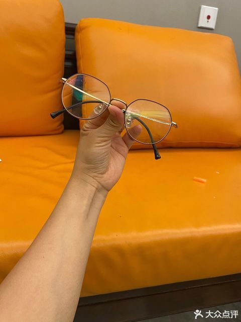 上海市 购物服务 > 一代眼镜(尚嘉中心店)  莞寓(汇众中心店)梵克雅宝