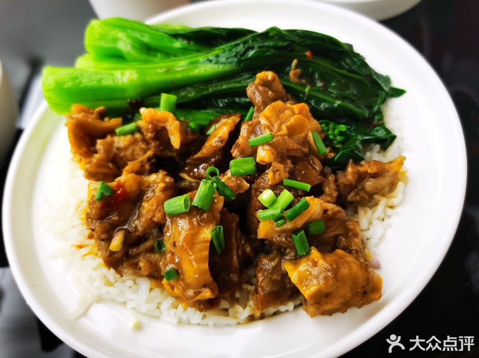 秘制牛腩饭图片