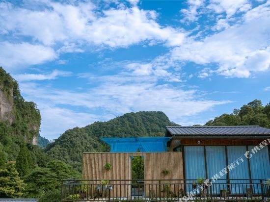 > 青城山王婆岩周边的农家乐