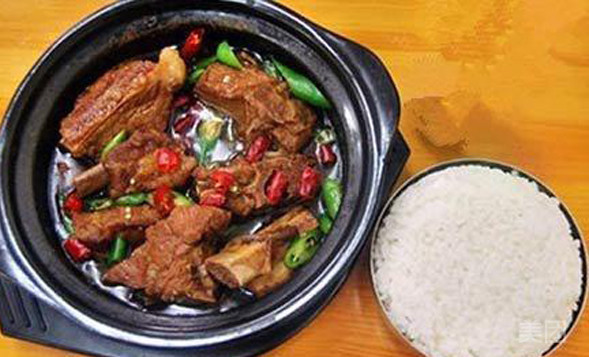 黄焖鸡米饭功夫煲仔摩尔广场店