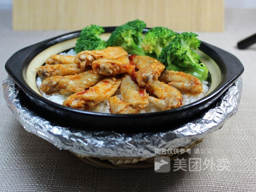 香辣鸡翅煲仔饭图片
