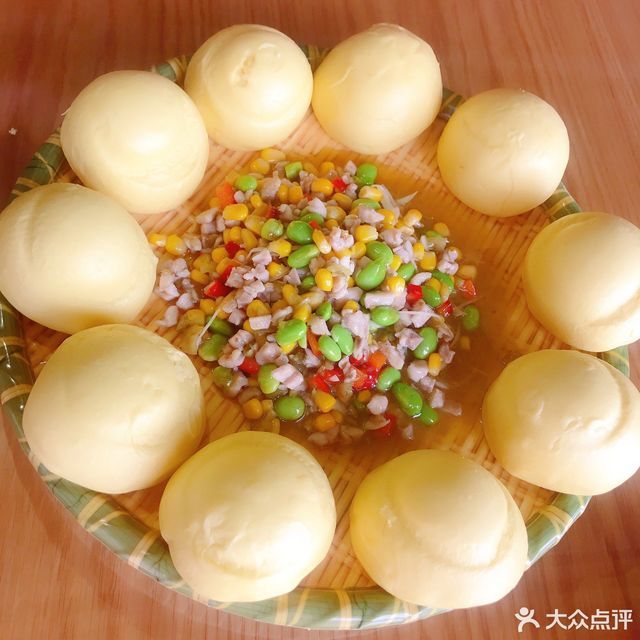 鸡米芽菜窝窝头图片