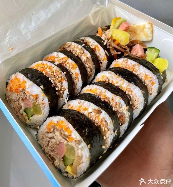 金枪鱼紫菜包饭图片