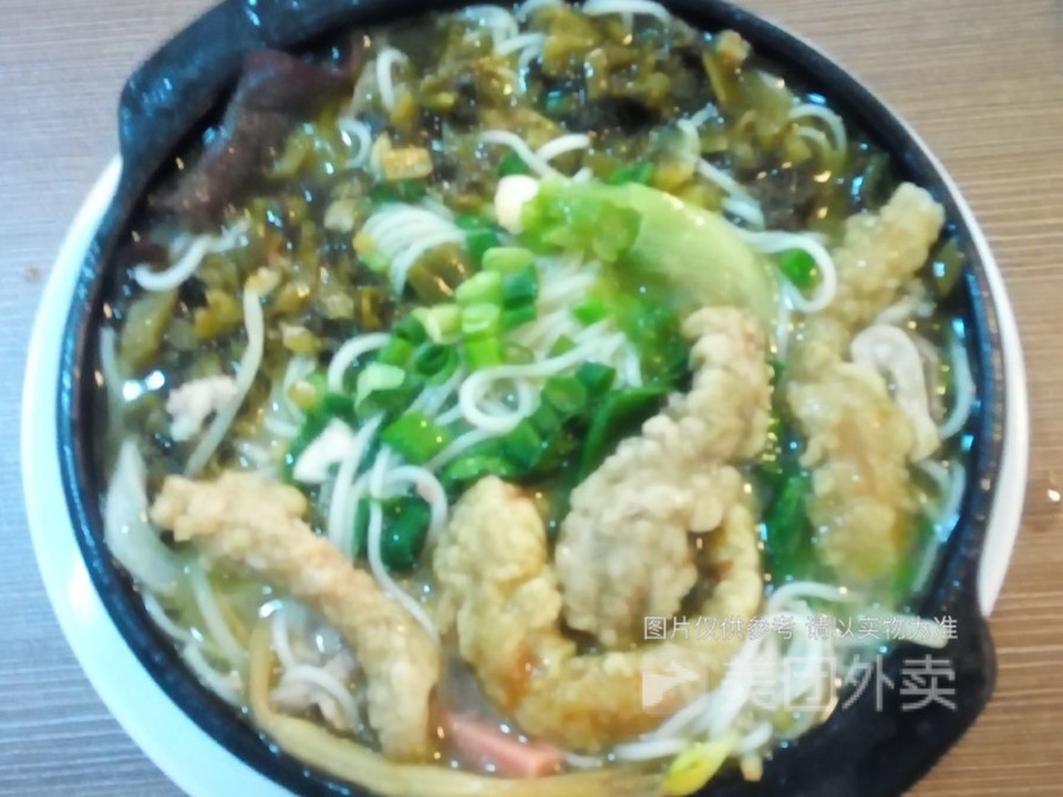 酸菜酥肉砂锅米线图片