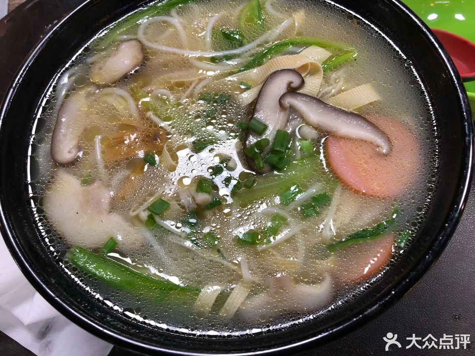 菌汤三鲜米线图片