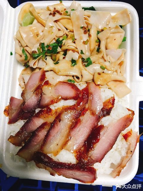 叉烧鹅肠双拼饭图片