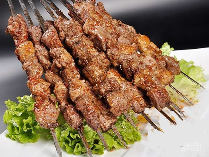 猪肉串韭菜推荐菜:东北名羊烧烤位于连云港市海州区绿园路苏欣快客