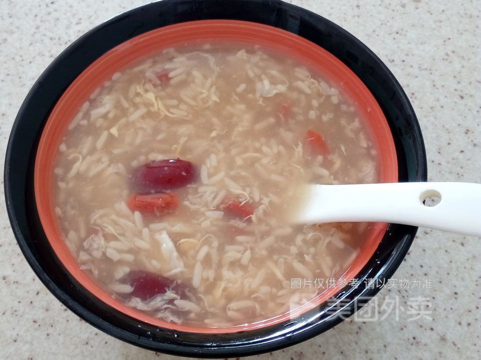 酸粉抱罗粉推荐菜:四季香小吃店位于万宁市万城镇光明南路与万兴街