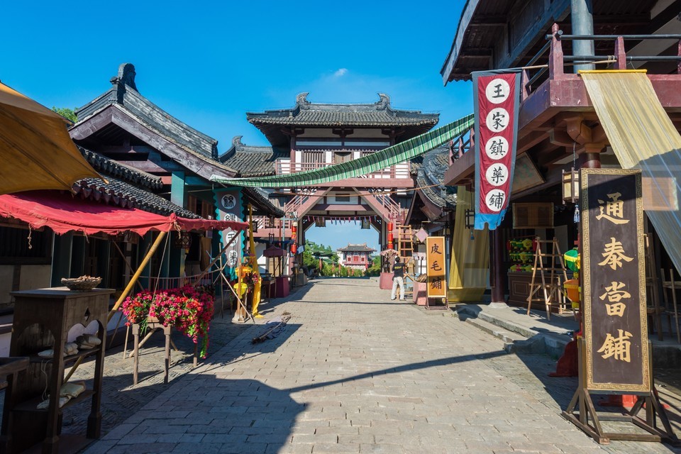 唐城位于无锡市滨湖区大浮山央视无锡影视中心内推荐菜:分类:风景名胜