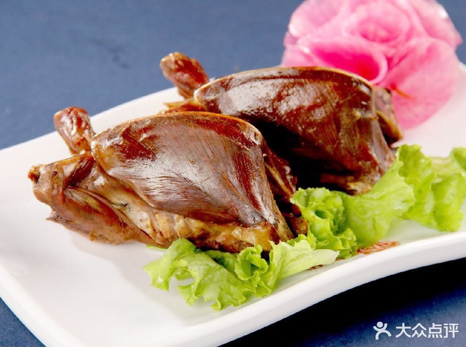 特色炭烧鸽子图片