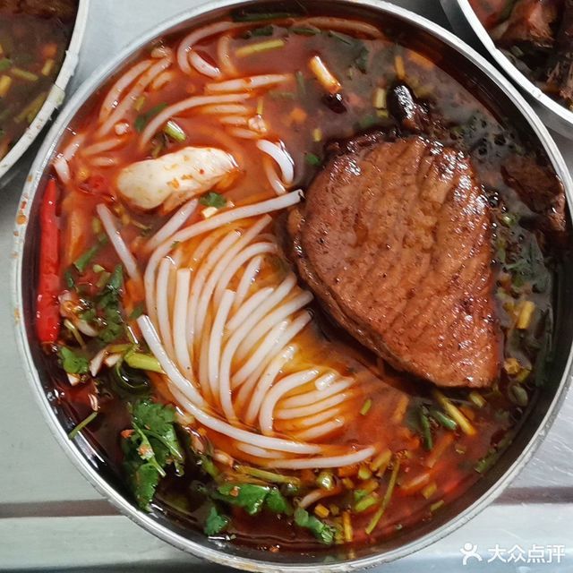 阳关龙家泡椒牛肉猪脚粉面