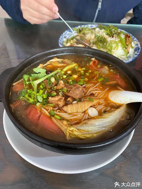 砂锅牛肉米线图片