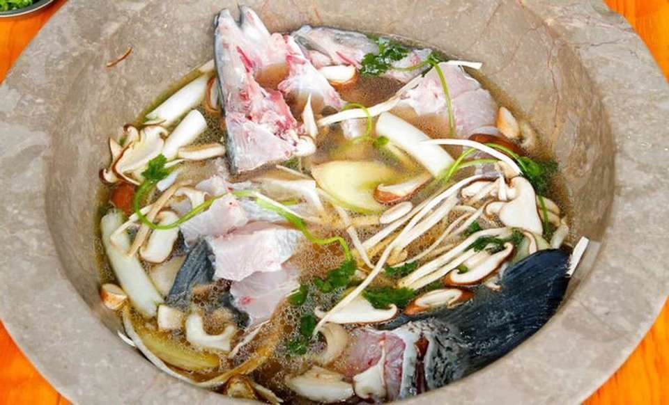 江川抚仙湖石锅鱼