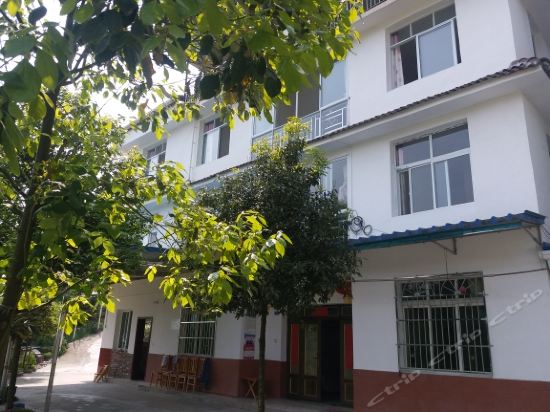 彭州馨香家苑位于成都市彭州市龙门山镇宝山村8组推荐菜:分类:住宿