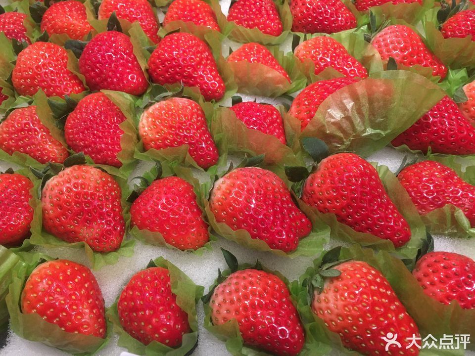 级红宝玉草莓图片