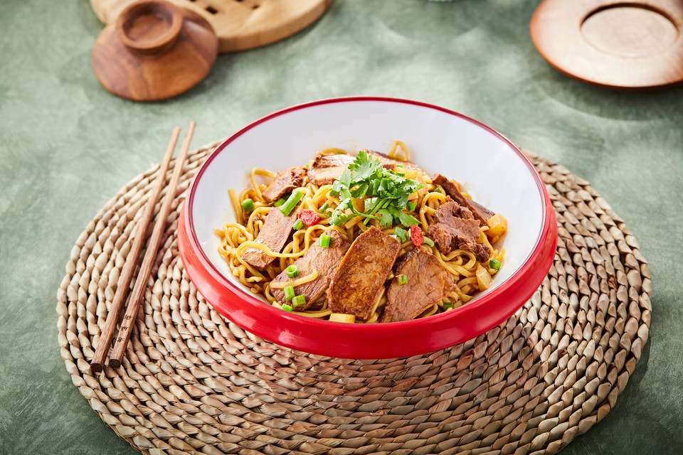 卤香牛肉拌面图片