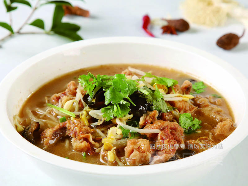 锅仔黄豆芽炖小酥肉图片