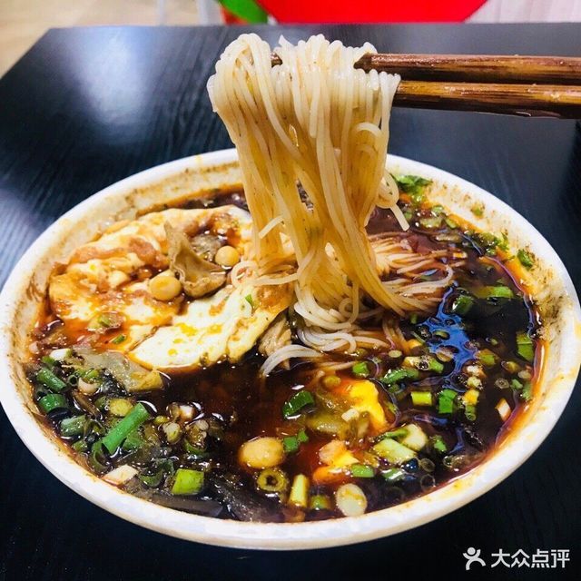 牛肉米粉推荐菜:杨家米粉(总店)位于成都市双流区西安路一段16号