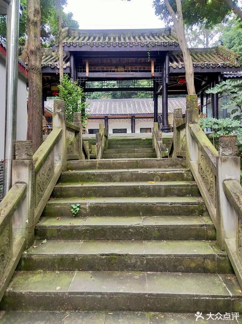 成都市 休闲娱乐 > 刘家花园推荐菜:分类:餐饮;川菜;休闲娱乐 电话