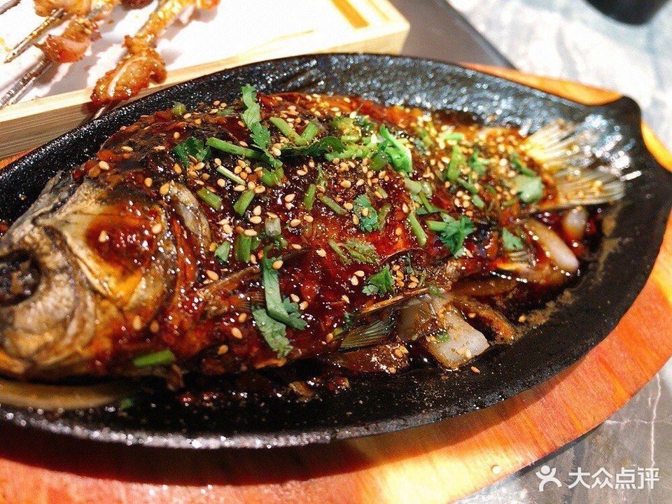 铁板烤鲫鱼图片