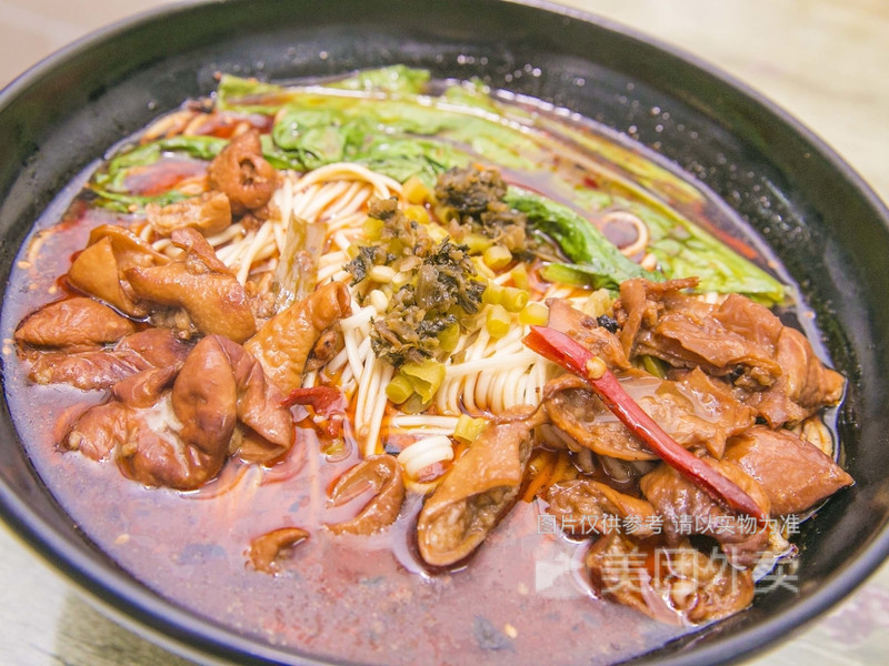 特色酸菜卤肉面