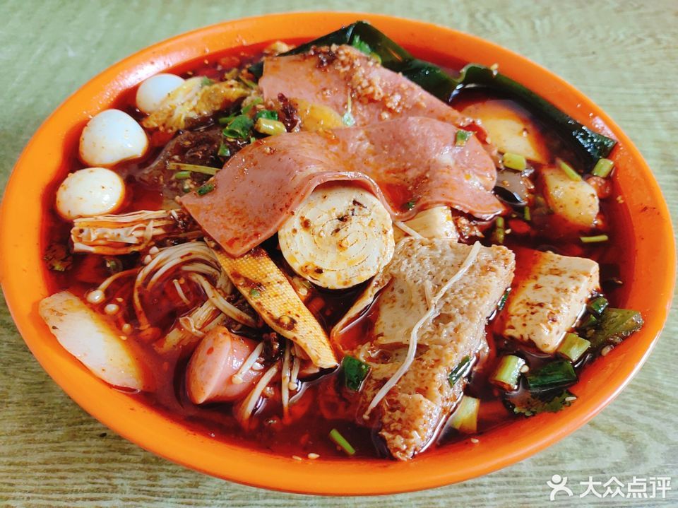 推荐菜:川娃儿麻辣烫位于兰州市七里河区兰州晏家坪三村196号