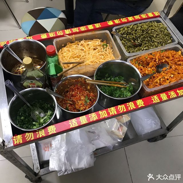 餐饮;快餐;中式快餐;餐馆;小吃;小吃快餐店;桂林米粉;地方菜;特色