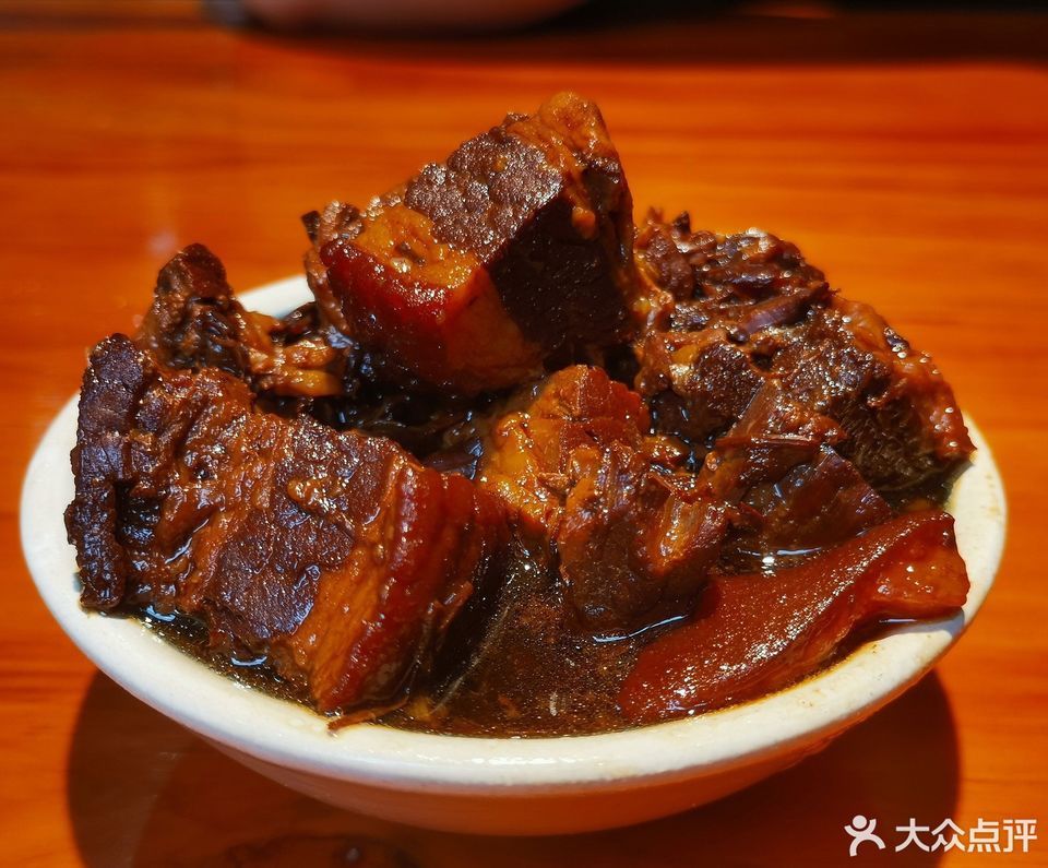 酸菜坛肉锅图片