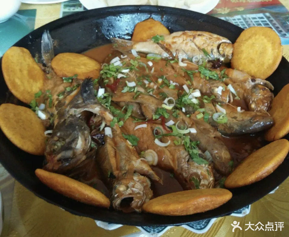 铁锅炖杂鱼图片