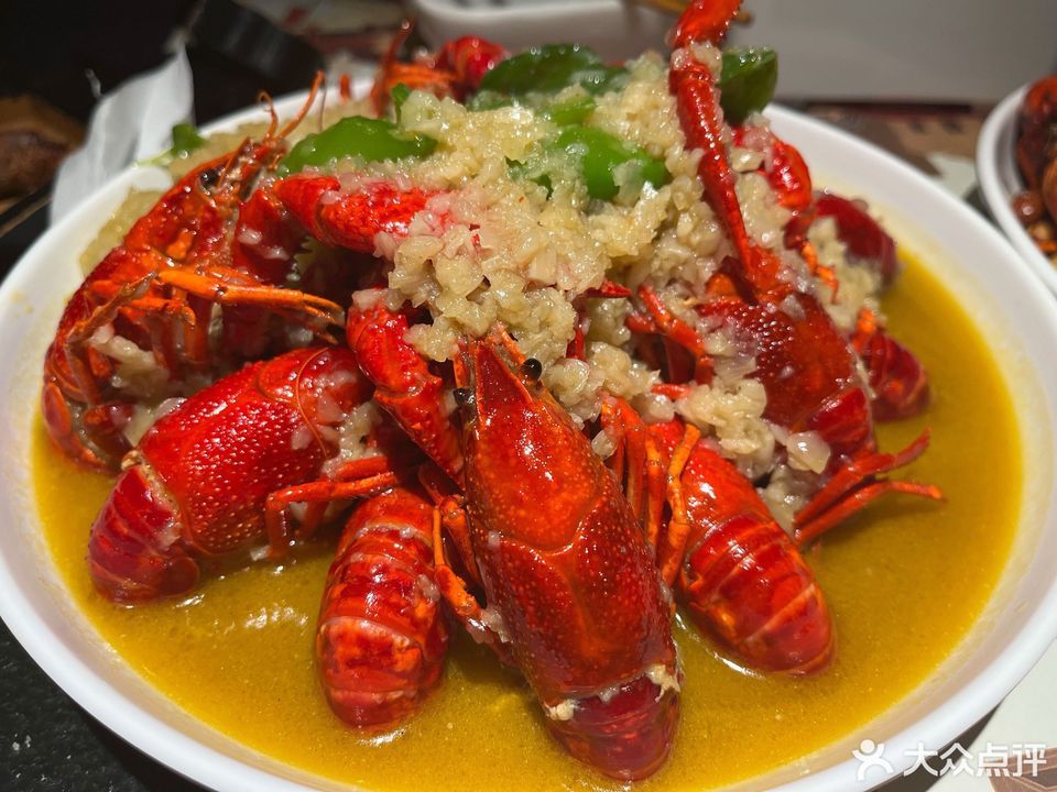 红大龙虾(碑亭巷店)位于南京市玄武区碑亭巷157号(近珠江路)推荐菜:红