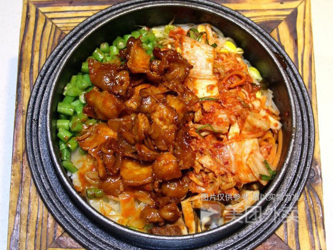 泡菜五花肉石锅拌饭图片