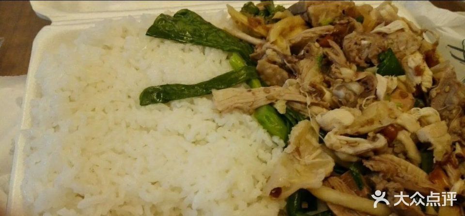 博白风味位于南宁市青秀区推荐菜:手撕鸡拼隔山肉手撕鸡拼叉烧柠檬鸭