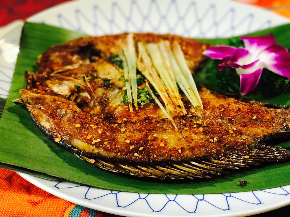 香茅草烤罗非鱼图片