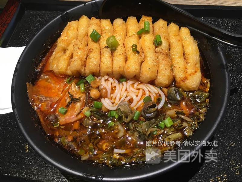 豆腐串煲仔螺蛳粉图片