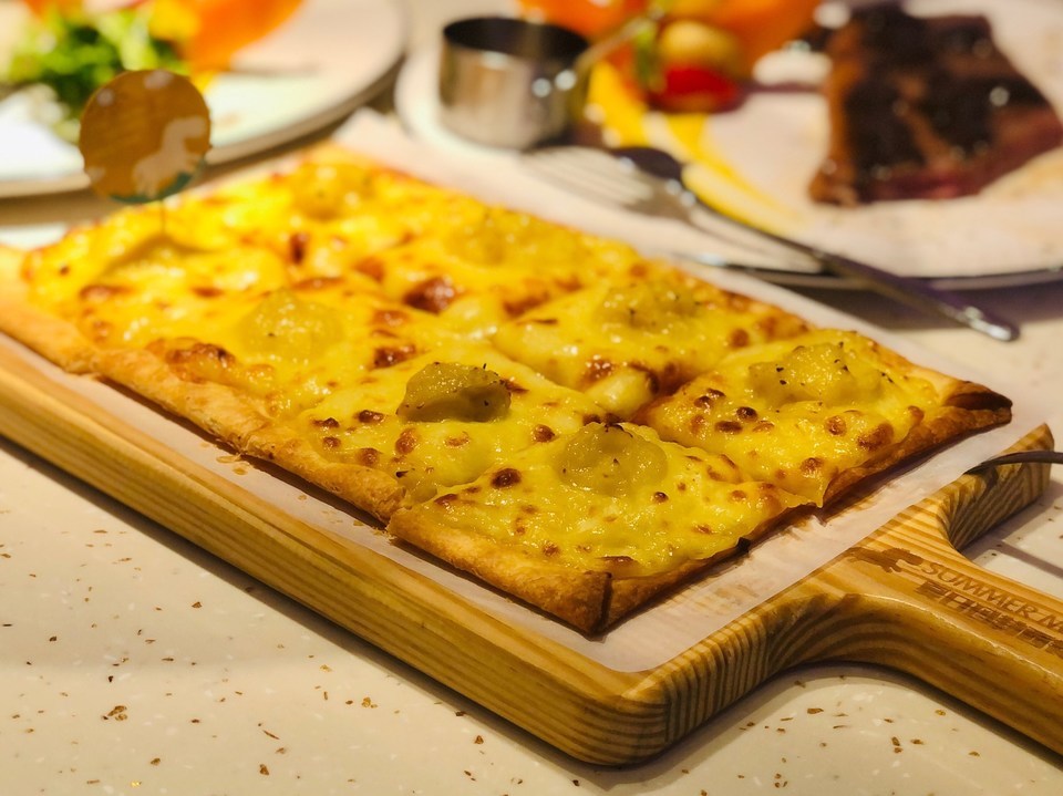 招牌榴莲薄脆披萨图片